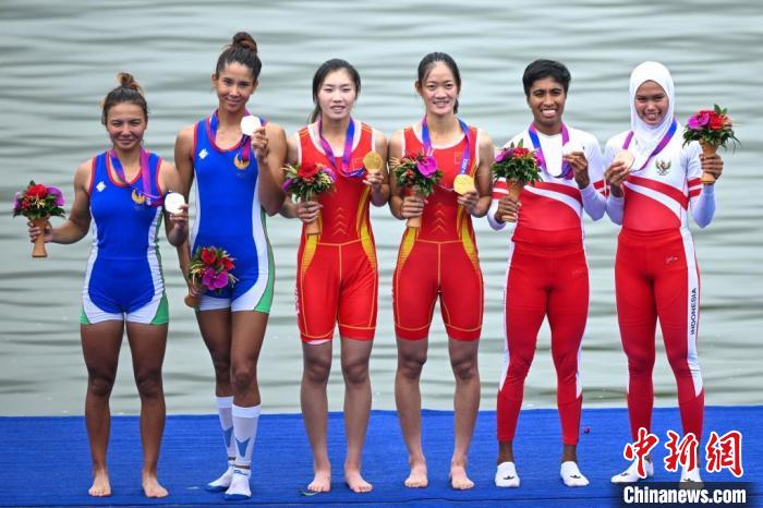 富春江畔诞生亚运首金 邹佳琪邱秀萍双人双桨夺