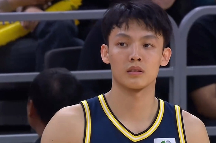 徐杰三分全失广东惨败辽宁杜锋赛后怒斥球员状