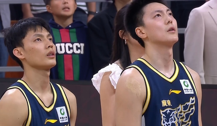 徐杰三分全失广东惨败辽宁杜锋赛后怒斥球员状