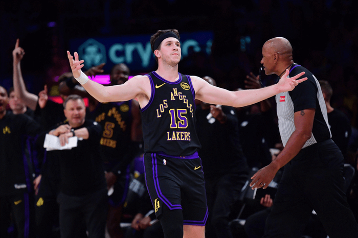 湖人首节21-44惨败雷霆 里夫斯左髋不适被换下