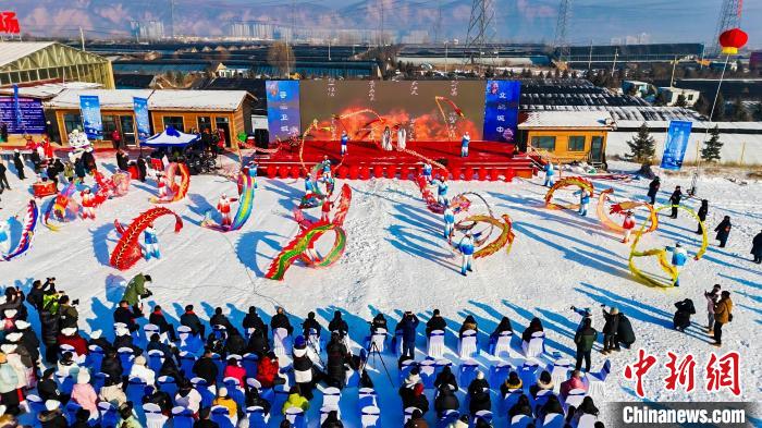 西宁冰雪运动会拉开帷幕 500余名爱好者共赴冰雪