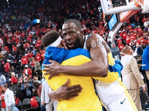 德雷蒙德·格林带病鏖战成关键 勇士客场淘汰快