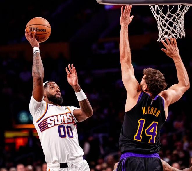 湖人力克太阳锁定西部前四 詹姆斯28+12助球队晋