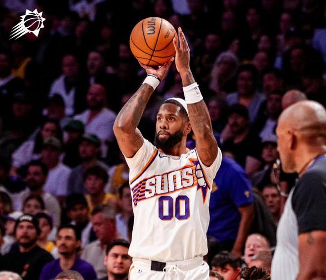 湖人力克太阳锁定西部前四 詹姆斯28+12助球队晋