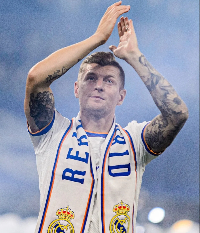 皇马评估克罗斯回归方案 曼联力图留住B费