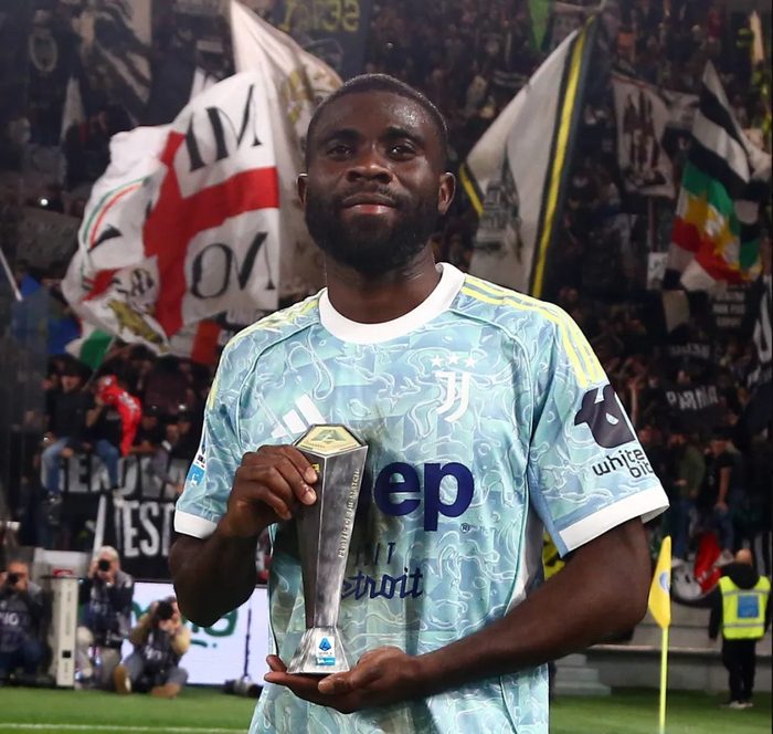 皇马评估克罗斯回归方案 曼联力图留住B费