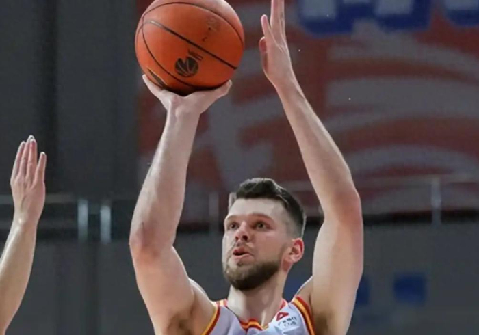 广东宏远季后赛前调整外援阵容 萨姆纳退出引阵