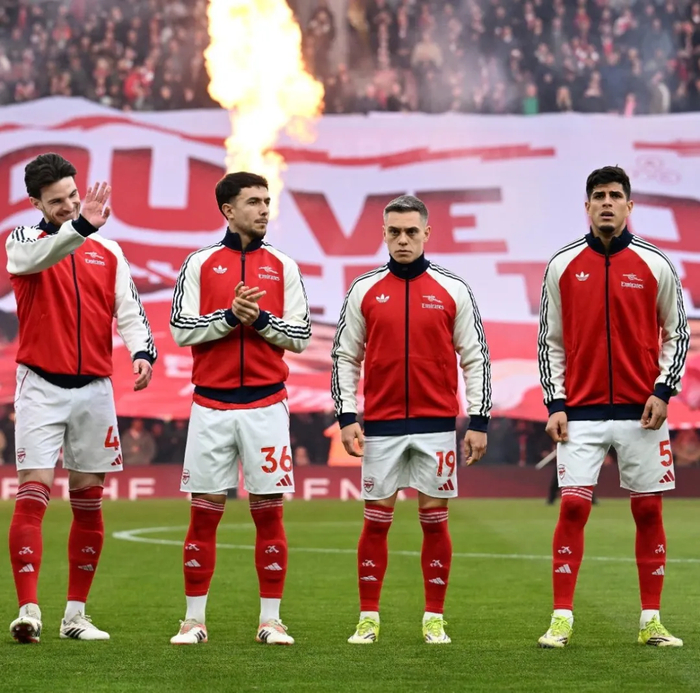 阿森纳欧冠淘汰赛力克勒沃库森追平不败赛季胜