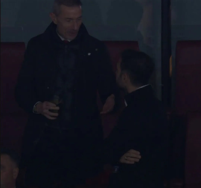 阿森纳欧冠淘汰赛力克勒沃库森追平不败赛季胜